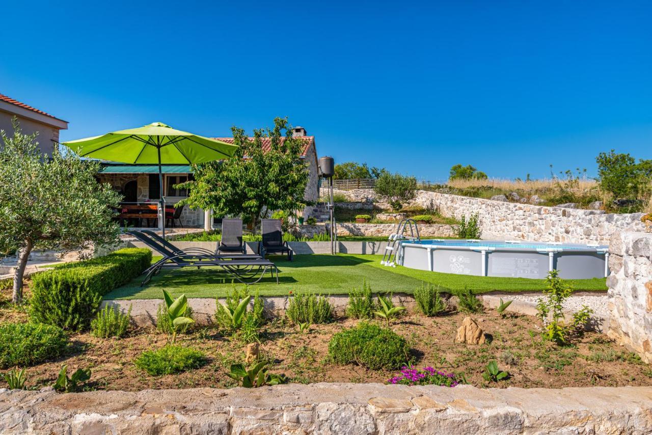 Holiday Home Ante With Beautiful Private Garden Nadin Eksteriør bilde