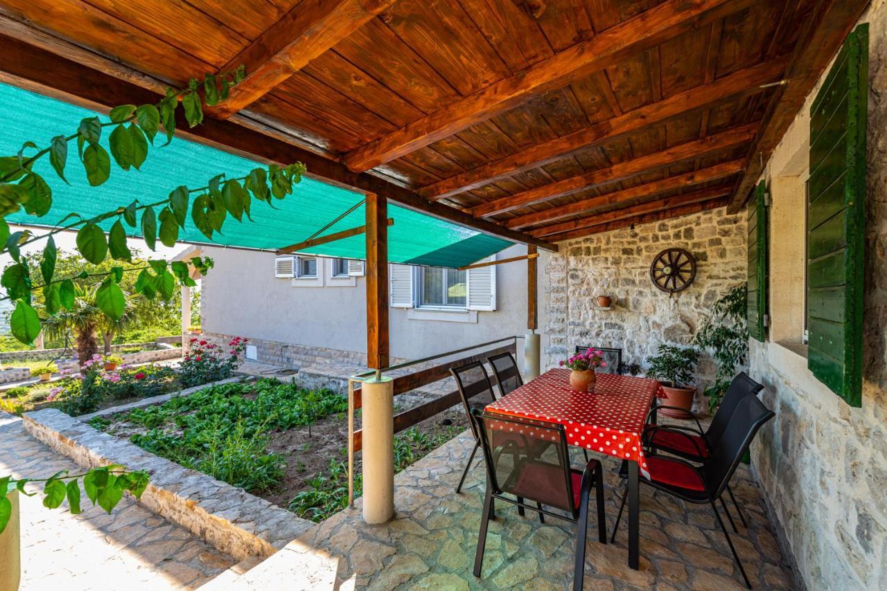 Holiday Home Ante With Beautiful Private Garden Nadin Eksteriør bilde