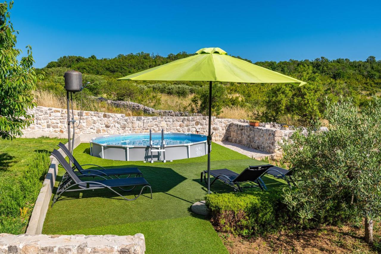 Holiday Home Ante With Beautiful Private Garden Nadin Eksteriør bilde