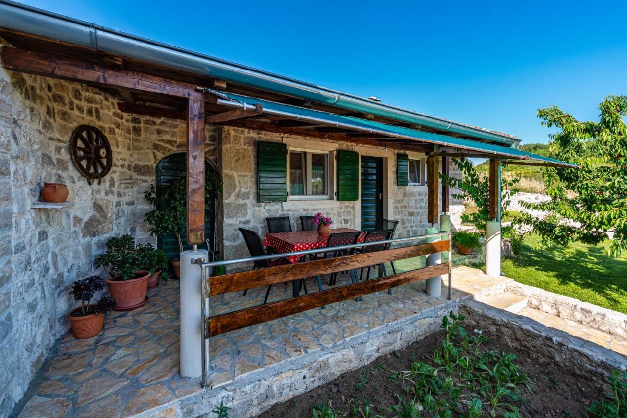Holiday Home Ante With Beautiful Private Garden Nadin Eksteriør bilde