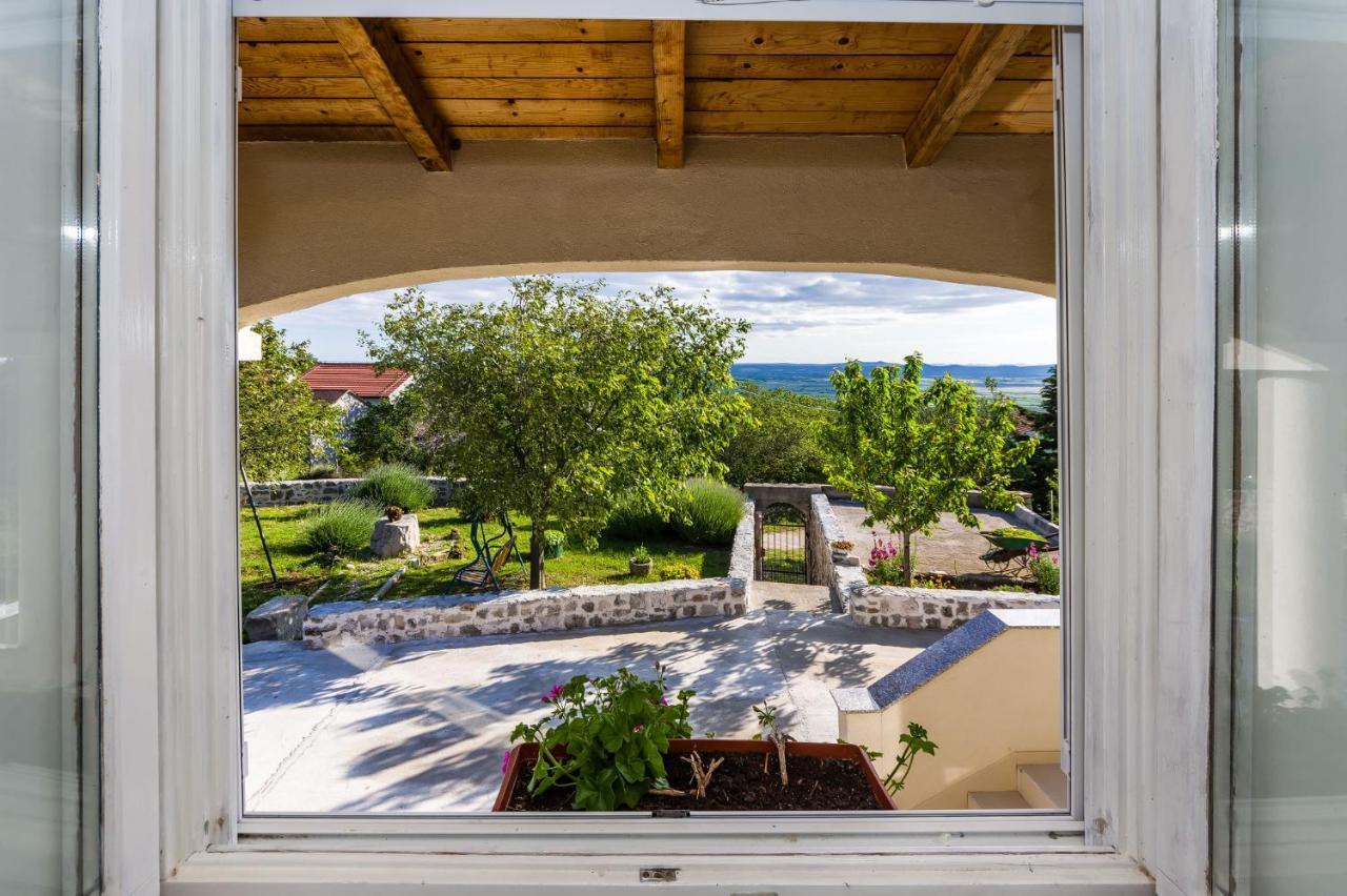 Holiday Home Ante With Beautiful Private Garden Nadin Eksteriør bilde